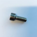 винт за гнездо